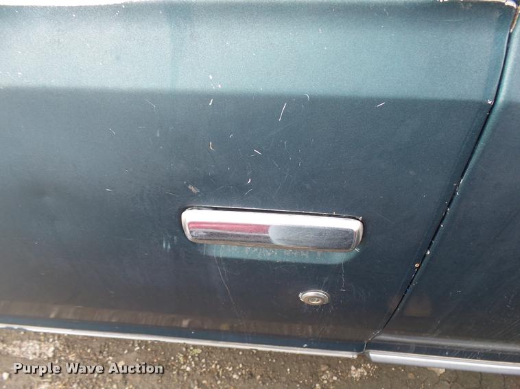 image for item L3388 1982 Datsun King Cab pickup truck