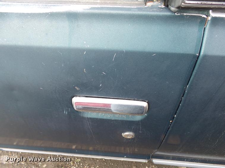 image for item L3388 1982 Datsun King Cab pickup truck