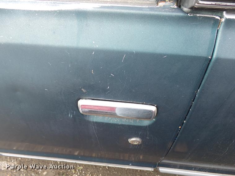 image for item L3388 1982 Datsun King Cab pickup truck