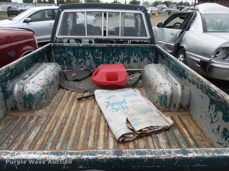 image for item L3388 1982 Datsun King Cab pickup truck