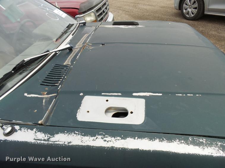 image for item L3388 1982 Datsun King Cab pickup truck