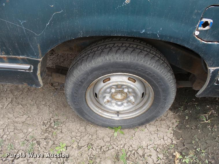 image for item L3388 1982 Datsun King Cab pickup truck