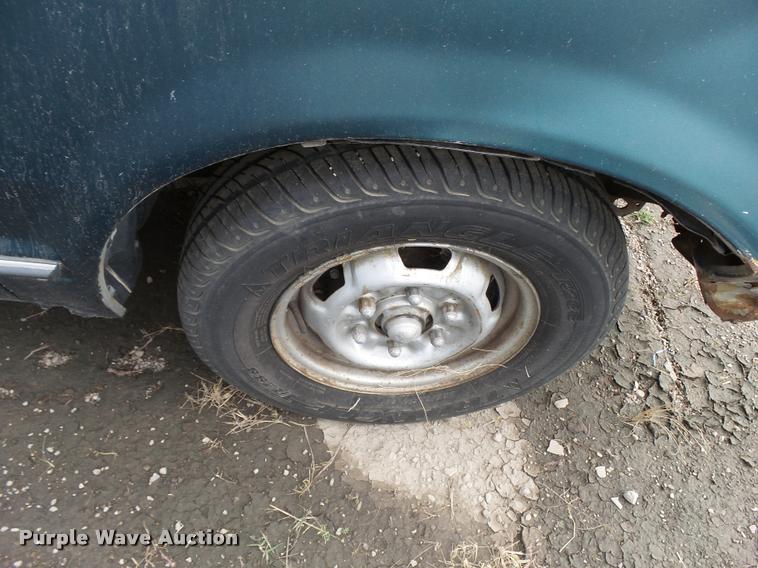 image for item L3388 1982 Datsun King Cab pickup truck