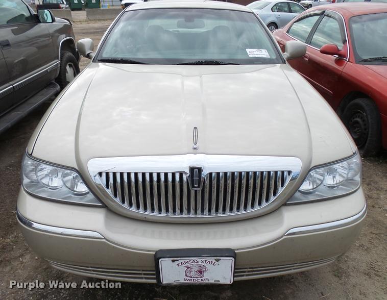 image for item L3389 2007 Lincoln Town Car