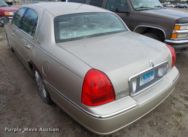 image for item L3389 2007 Lincoln Town Car