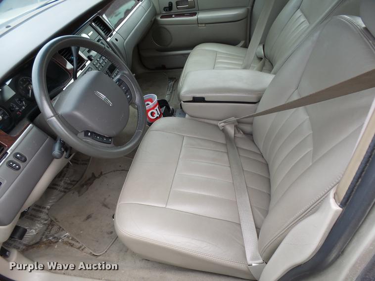 image for item L3389 2007 Lincoln Town Car