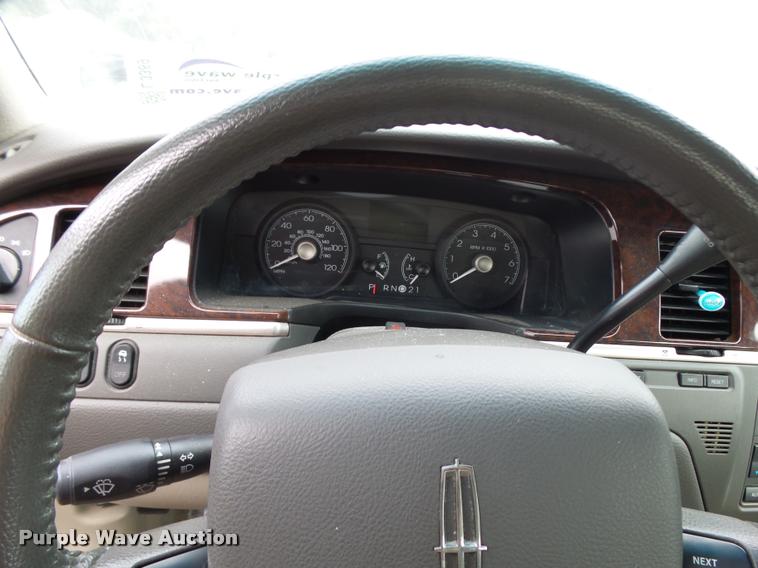 image for item L3389 2007 Lincoln Town Car