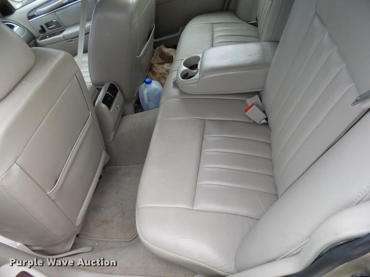 image for item L3389 2007 Lincoln Town Car