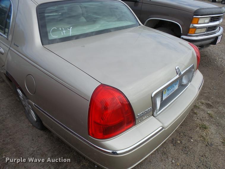 image for item L3389 2007 Lincoln Town Car