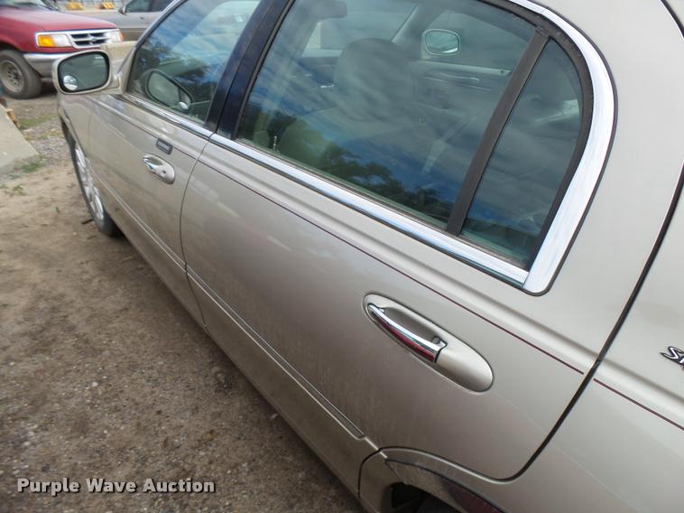 image for item L3389 2007 Lincoln Town Car