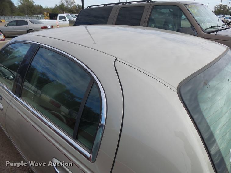 image for item L3389 2007 Lincoln Town Car