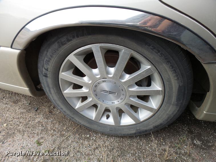 image for item L3389 2007 Lincoln Town Car