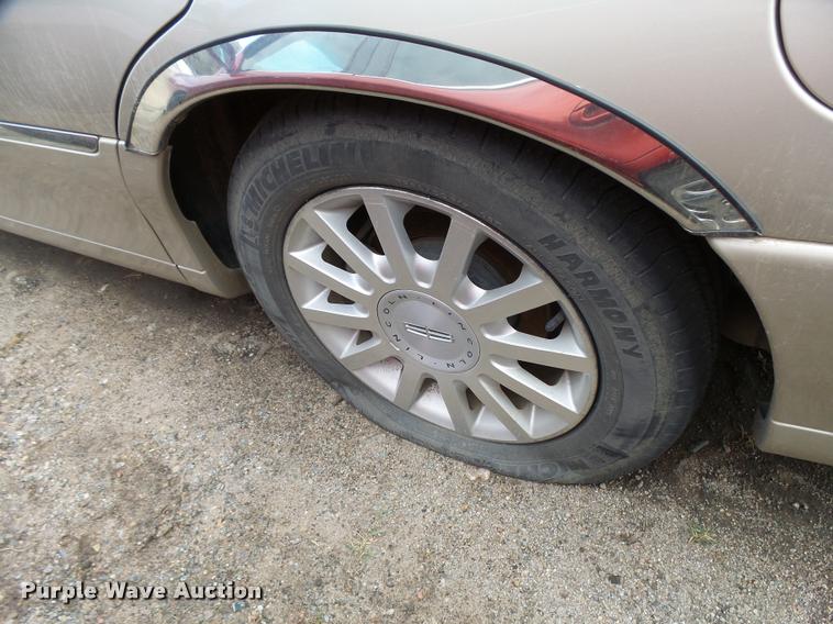 image for item L3389 2007 Lincoln Town Car