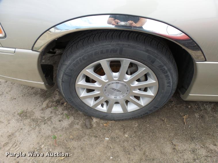 image for item L3389 2007 Lincoln Town Car