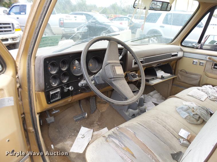 image for item L3390 1984 Chevrolet 10 pickup truck