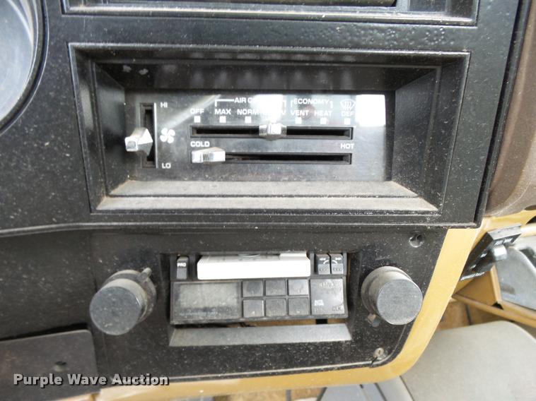 image for item L3390 1984 Chevrolet 10 pickup truck