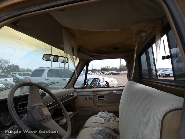 image for item L3390 1984 Chevrolet 10 pickup truck