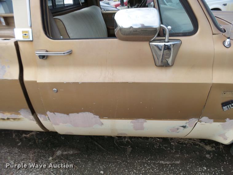 image for item L3390 1984 Chevrolet 10 pickup truck