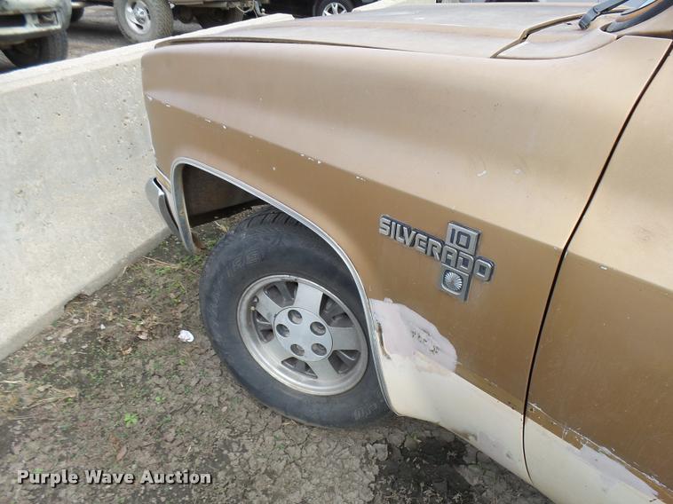 image for item L3390 1984 Chevrolet 10 pickup truck