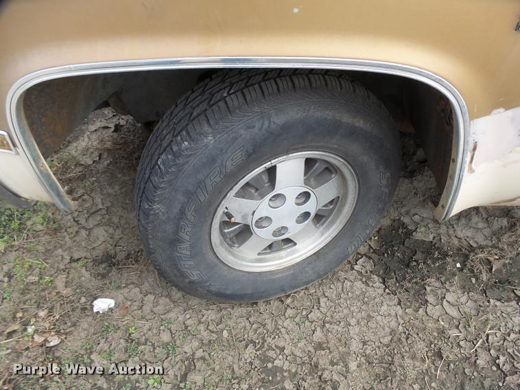 image for item L3390 1984 Chevrolet 10 pickup truck