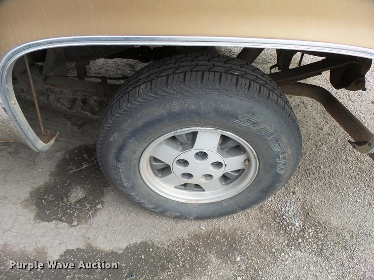 image for item L3390 1984 Chevrolet 10 pickup truck