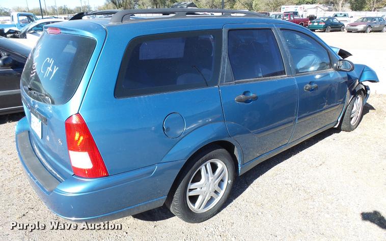image for item L3414 2001 Ford Focus Wagon
