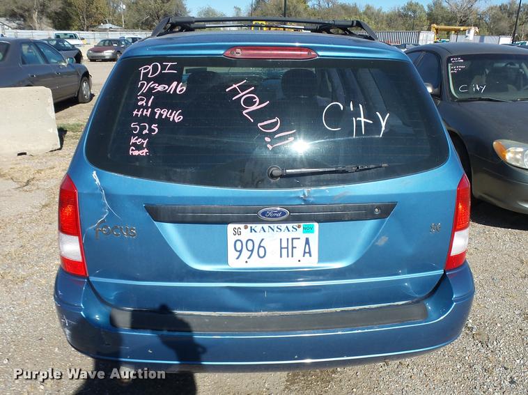 image for item L3414 2001 Ford Focus Wagon
