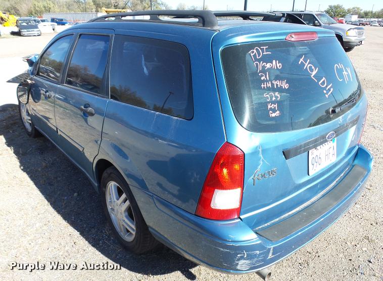 image for item L3414 2001 Ford Focus Wagon