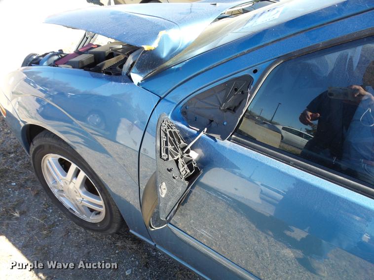 image for item L3414 2001 Ford Focus Wagon