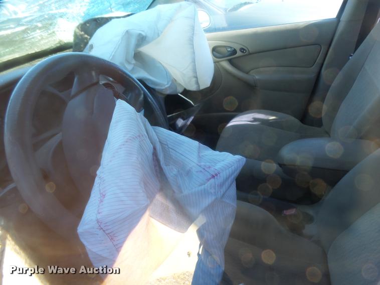 image for item L3414 2001 Ford Focus Wagon