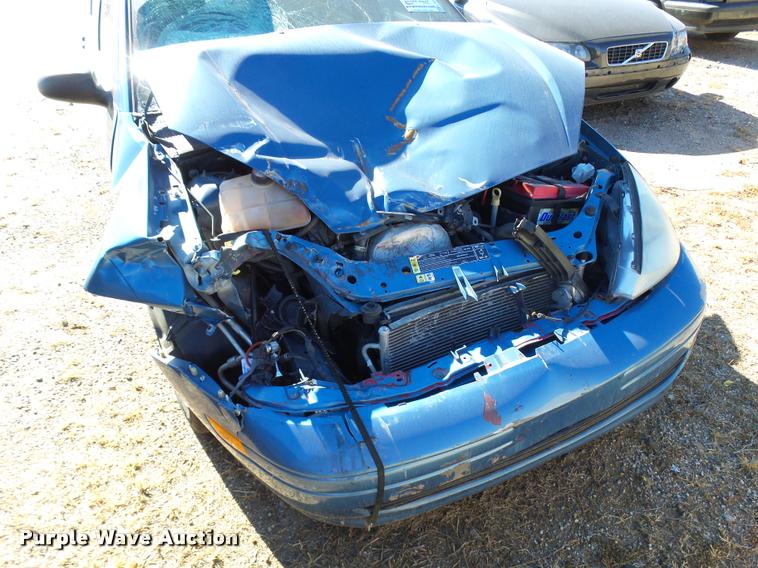 image for item L3414 2001 Ford Focus Wagon