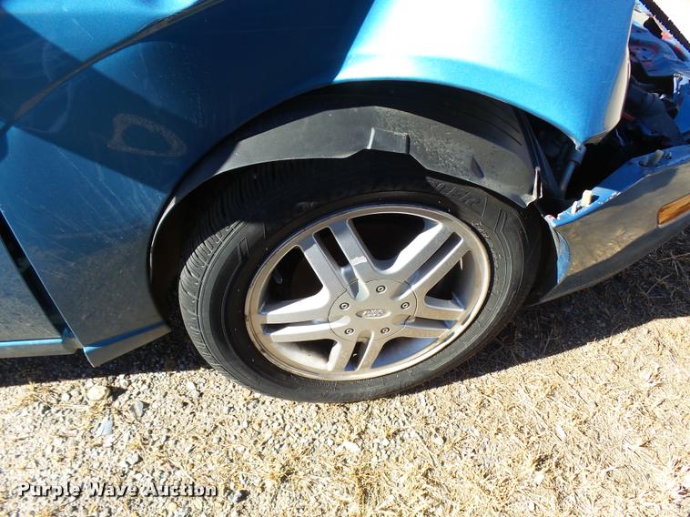 image for item L3414 2001 Ford Focus Wagon