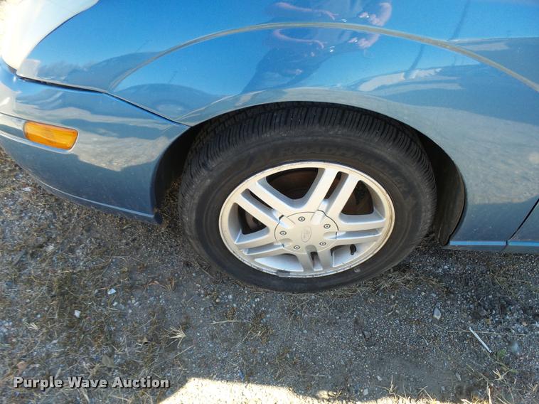 image for item L3414 2001 Ford Focus Wagon
