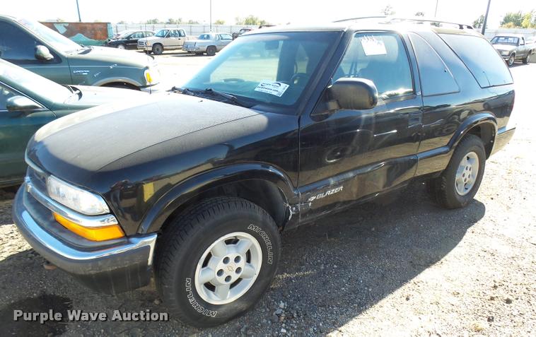 image for item L3418 2000 Chevrolet Blazer SUV