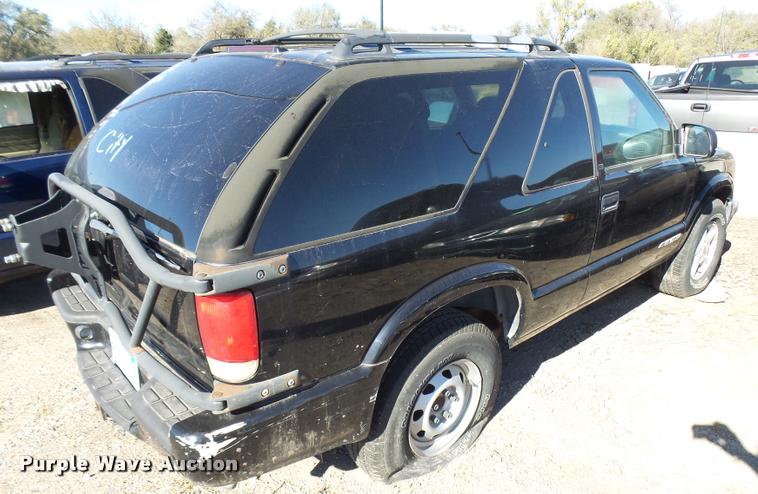 image for item L3418 2000 Chevrolet Blazer SUV