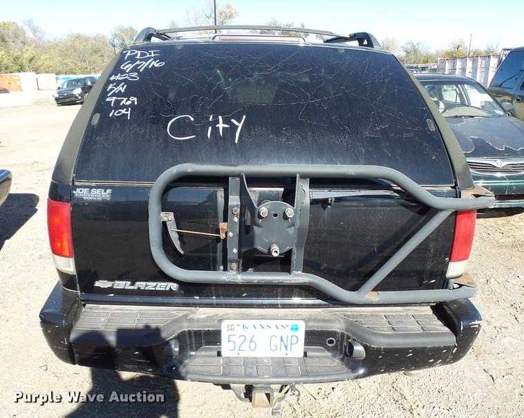 image for item L3418 2000 Chevrolet Blazer SUV