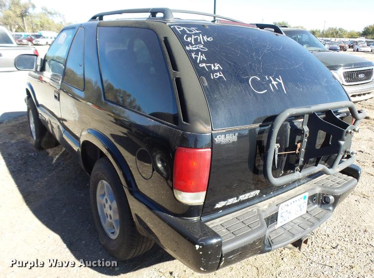 image for item L3418 2000 Chevrolet Blazer SUV