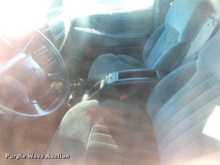 image for item L3418 2000 Chevrolet Blazer SUV