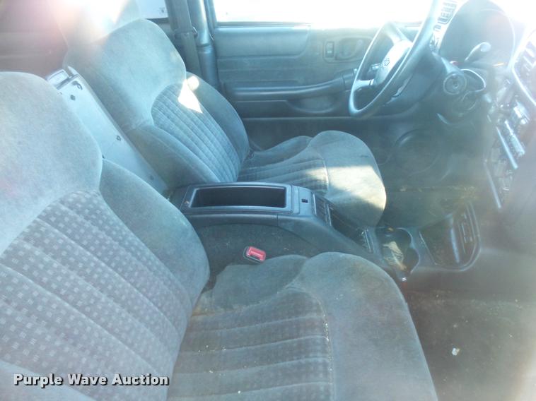 image for item L3418 2000 Chevrolet Blazer SUV