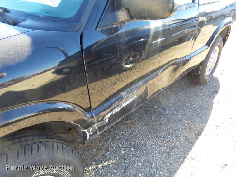 image for item L3418 2000 Chevrolet Blazer SUV