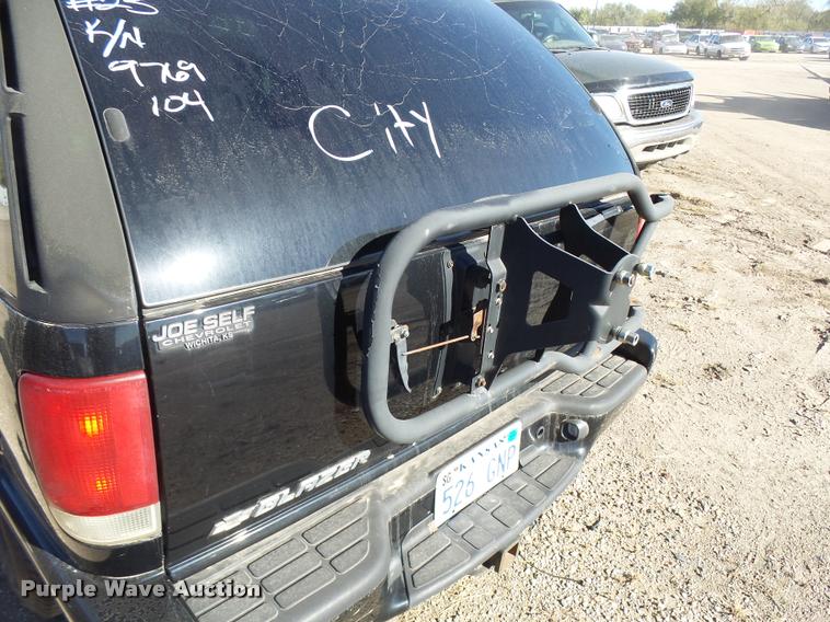 image for item L3418 2000 Chevrolet Blazer SUV