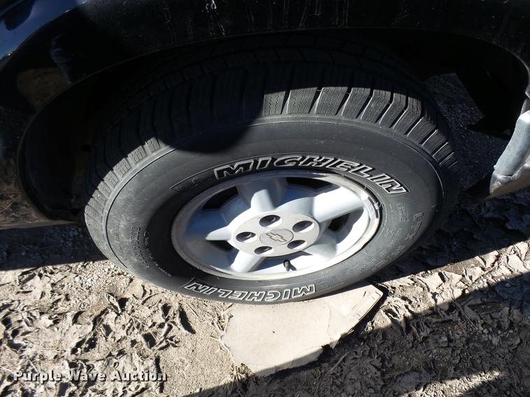 image for item L3418 2000 Chevrolet Blazer SUV