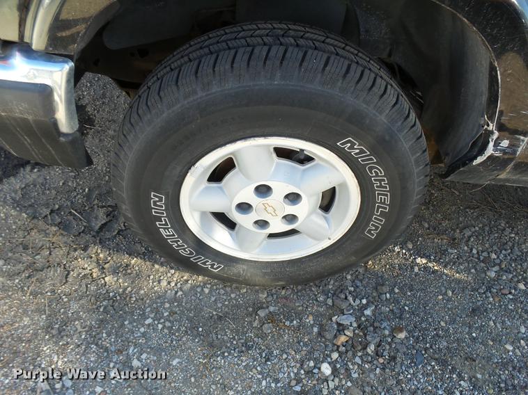 image for item L3418 2000 Chevrolet Blazer SUV