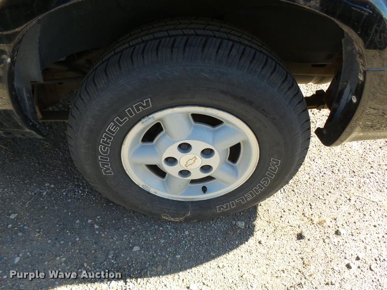 image for item L3418 2000 Chevrolet Blazer SUV