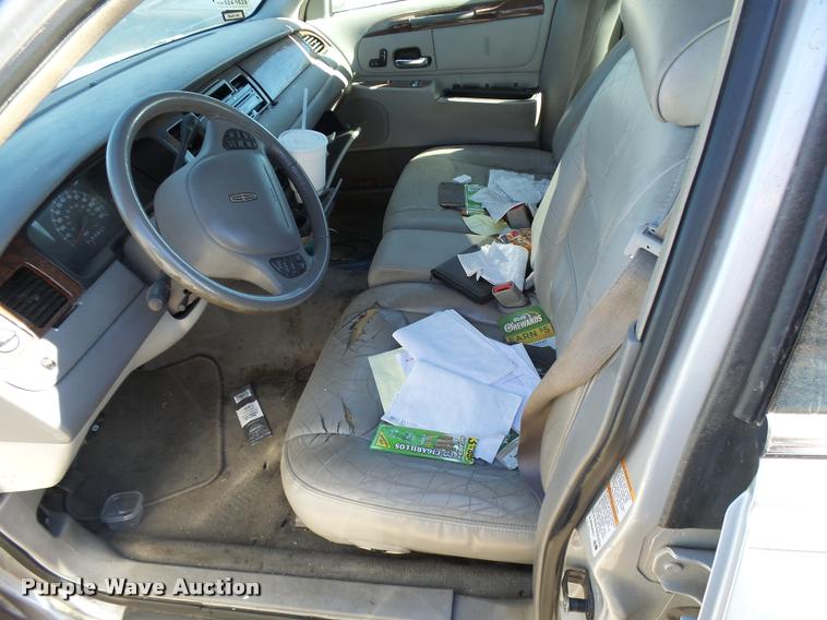 image for item L3419 2000 Lincoln Town Car