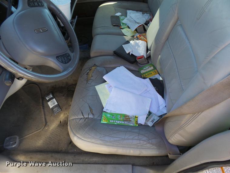 image for item L3419 2000 Lincoln Town Car