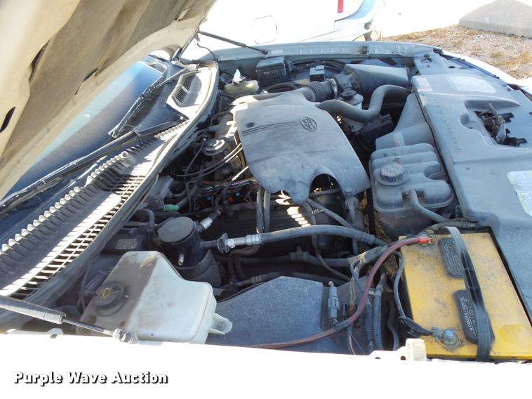 image for item L3419 2000 Lincoln Town Car