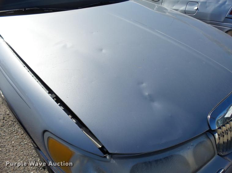 image for item L3419 2000 Lincoln Town Car