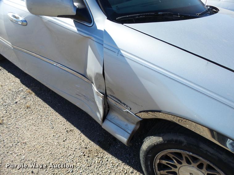 image for item L3419 2000 Lincoln Town Car