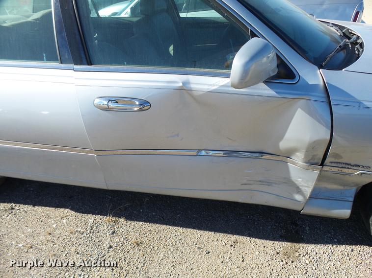 image for item L3419 2000 Lincoln Town Car